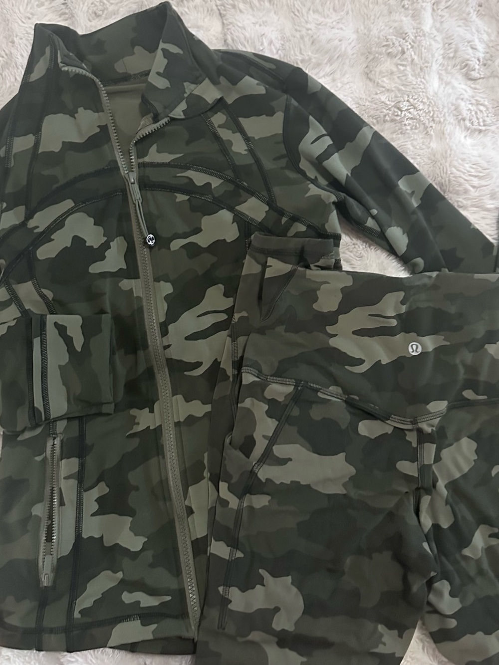 lululemon athletica Green Camo Leggings & Jacket Set - Picture 2 of 8